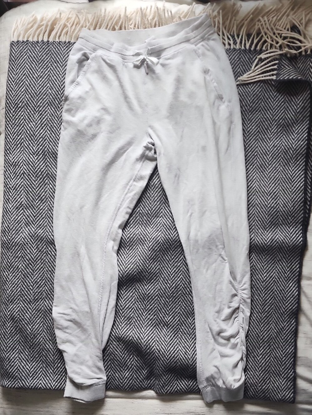 Ivivva/Lululemon Girls Light Gray Drawstring Joggers With Rouching 12